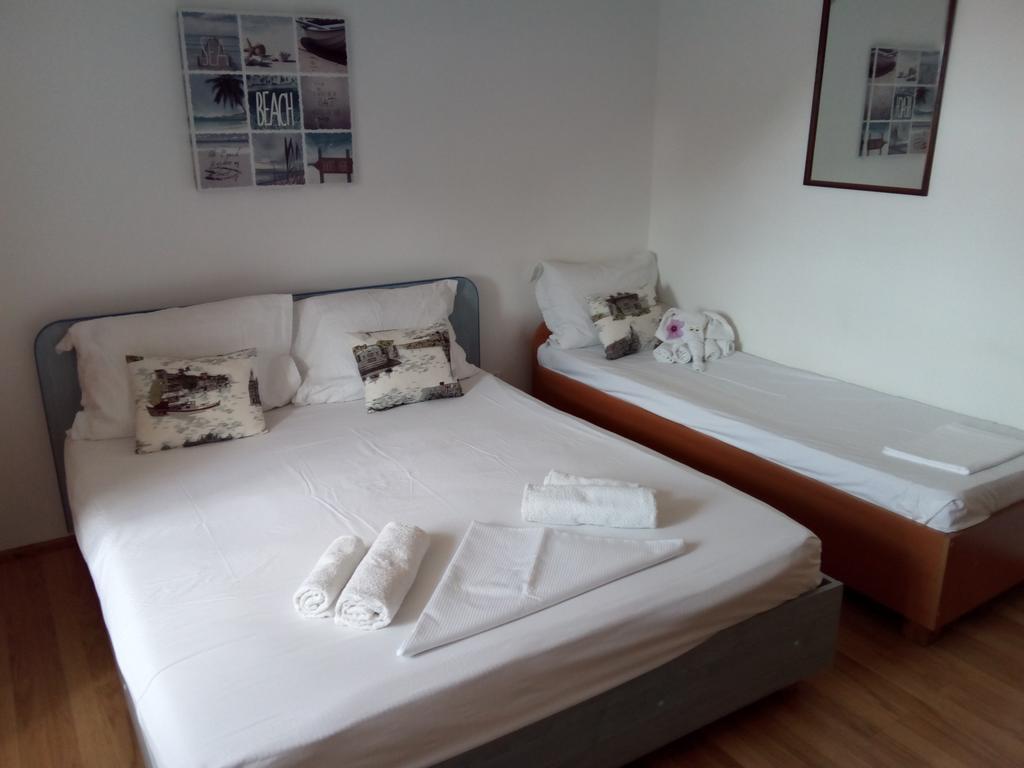 Pensiunea Casa Johnelly Costinesti Buitenkant foto